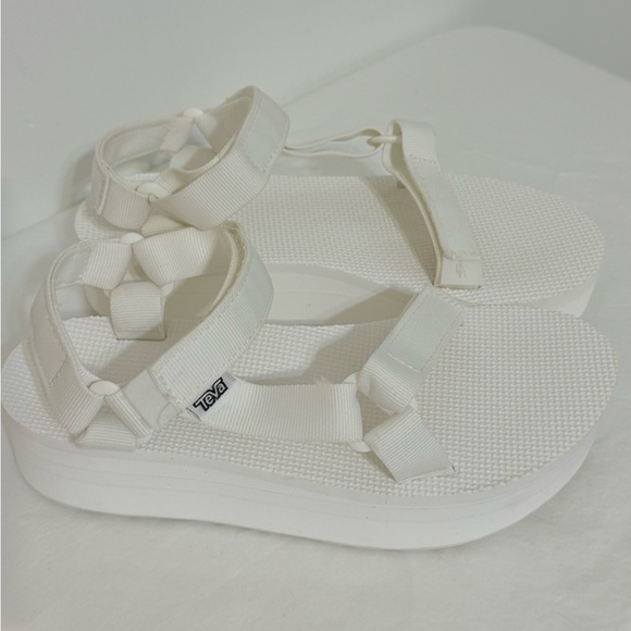 Teva Women's Flatform Universal Platform Sandals
Size 8 - Picture 1 of 12